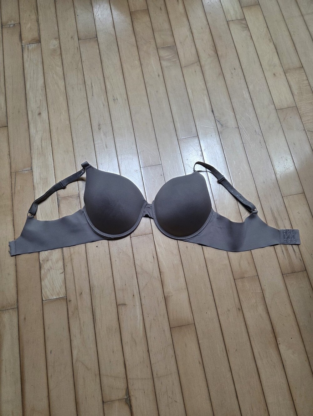 Gloria Vanderbilt Smooth Molded T-Shirt Bra in Taupe
